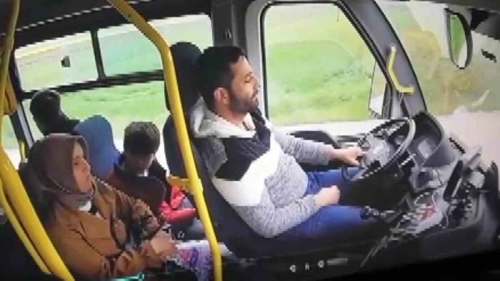 Yolcu Dolu Otobüsün Şoförü Uyuyakaldı, Yolcular Ölümden Böyle Döndü