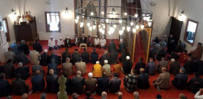 Öğrenciler Depremzedeler İçin Hatim Duası Yaptılar