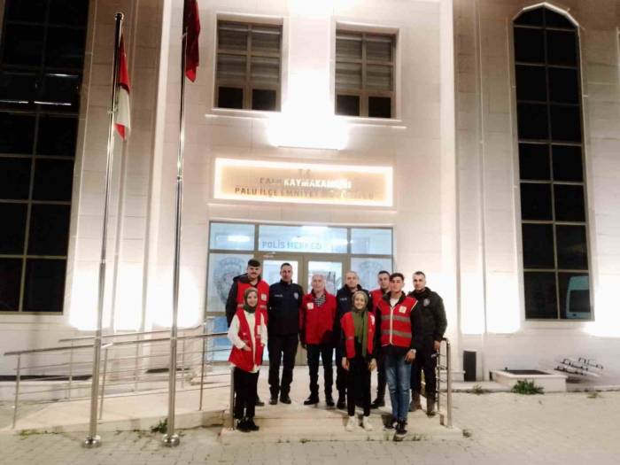 "kavga Var" Diye Çağrılan Polislere İftar Sürprizi