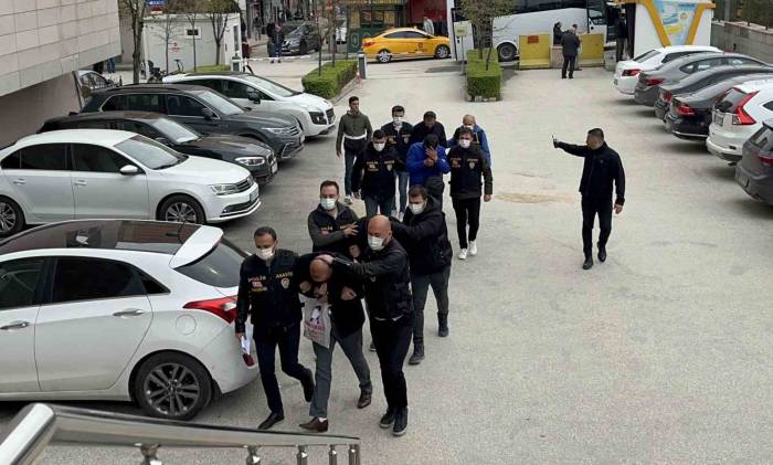 Nitelikli Dolandırıcılık Şüphelisi 4 Kişi Tutuklandı