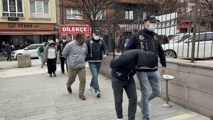 Uyuşturucu Operasyonunda Yakalanan 4 Şüpheliden 2’si Tutuklandı