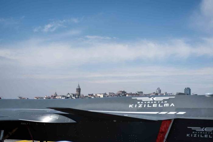 Vatandaşlar Tcg Anadolu Gemisindeki Siha’lara Yoğun İlgi Gösterdi