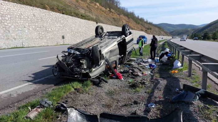 Bayram İznine Giden Ailenin Aracı Takla Attı: 5 Yaralı