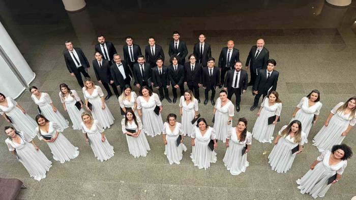 Merkezefendili Sanatçılar İzmir’de Büyük Beğeni Topladı