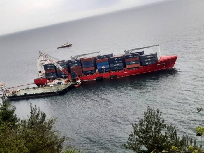 Karadeniz’de Karaya Oturan Gemide Yük Tahliye Çalışması Başlatıldı