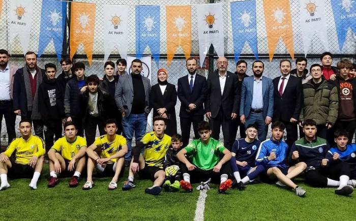 Kütahya Ak Gençlikten Liseler Arası Futbol Turnuvası