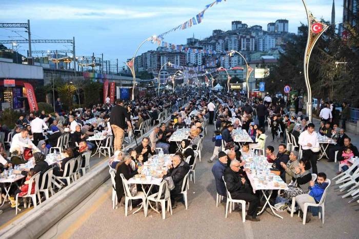 Mamaklılar Dev İftar Sofrasında Buluştu