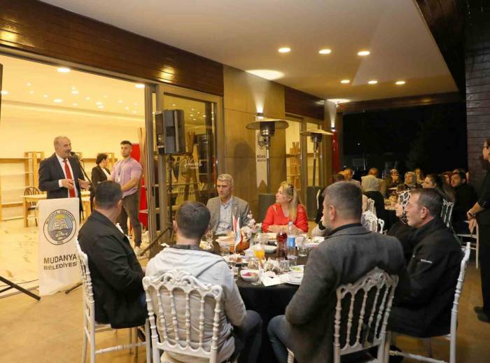 Mudanya Belediyesi Muhtarları İftarda Ağırladı