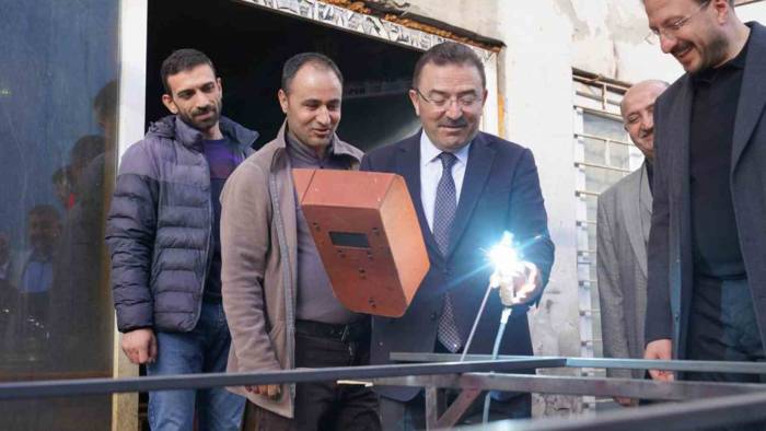 Kaynak Yapıp, Ekmek Pişirdi