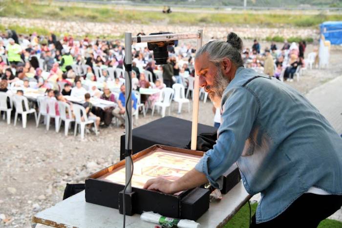 Osmaniye’de İftar Öncesi Kum Sanatı Ve Semazen Gösterisi