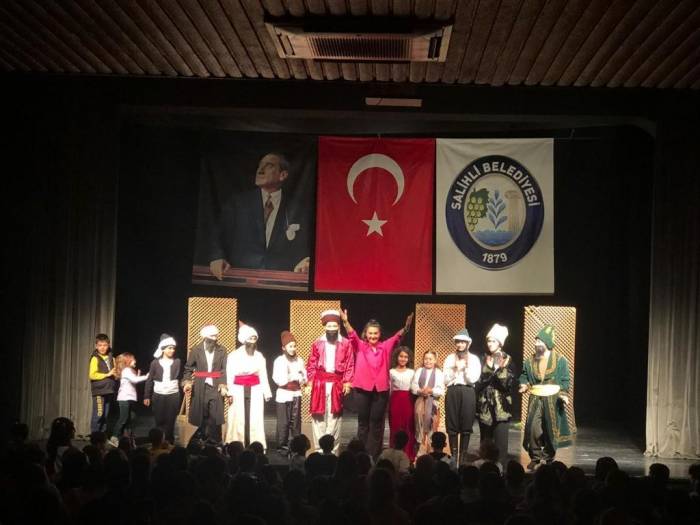 Salihli Belediyesi Çocukları Ara Tatilde Hacivat-karagöz İle Buluşturdu