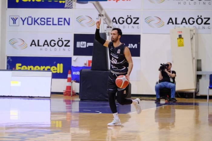 Şampiyonluğa Adım Adım Yaklaşıyor