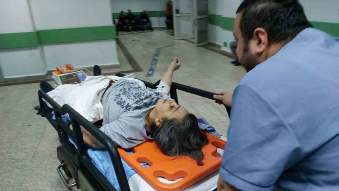 Cam Silerken 3. Kattan Düşen Temizlikçi Kadın Ağır Yaralandı