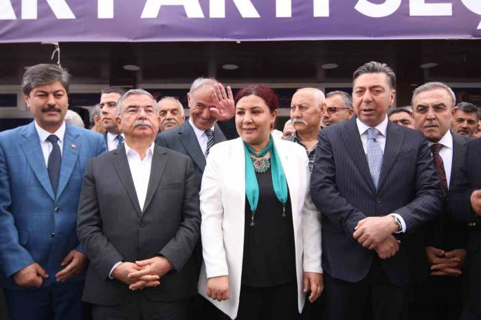 Eski Tbmm Başkanı Yılmaz: "milletin Duasını Almak İçin Çalışanların Yanında Olun"