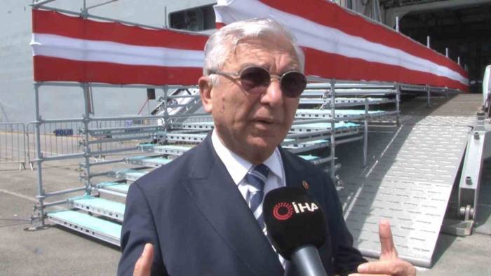 Uluslararası İlişkiler Uzmanı Mesut Hakkı Caşın, Tcg Anadolu Gemisinden Övgüyle Bahsetti