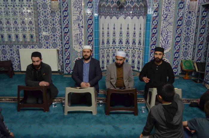 Vartolular Kadir Gecesi’nde Camilere Akın Etti