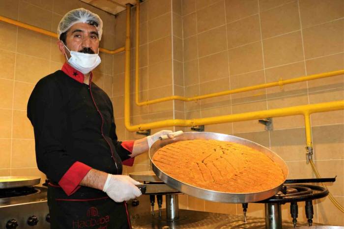 Bayrama Yakın Tatlıcılarda Yoğunluk 10 Kat Arttı