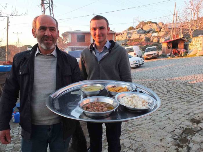 Balıkesir’de Asırlık Toplu İftar Gelenekleri Devam Ediyor
