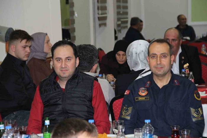 Bolvadin’de Şehit Ailesi Ve Gaziler İftarda Bir Araya Geldi