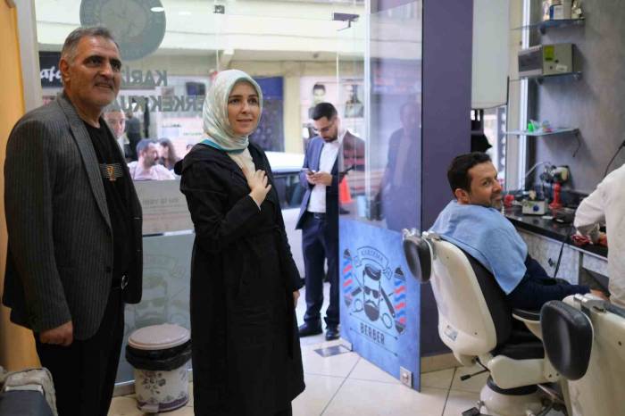 Ak Partili Vekil Adayları Kağıthane’yi Sokak Sokak Ziyaret Ediyor