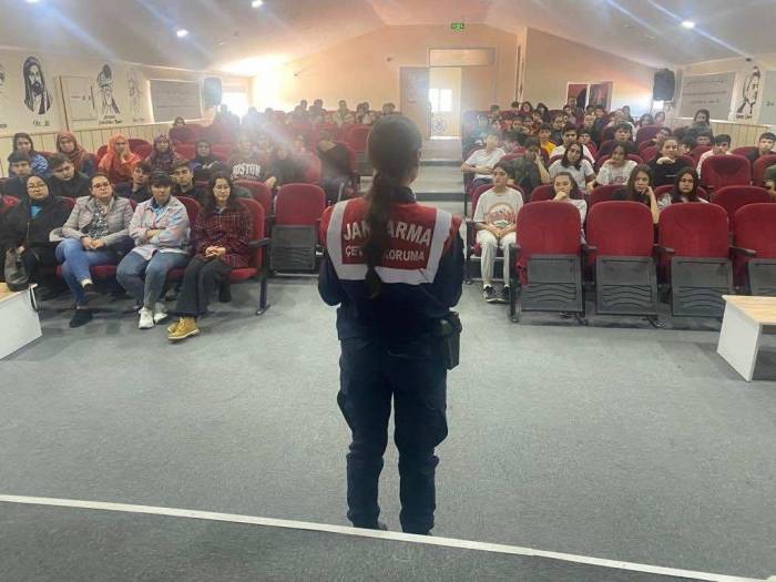 Öğrencilere Siber Zorbalık Eğitimi Verildi