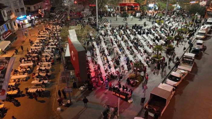 Burhaniye’de 5 Bin Kişilik İftar