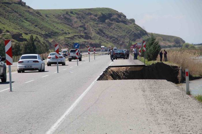 Batman’da Çöken Yolda Onarım Çalışmaları Başlatıldı