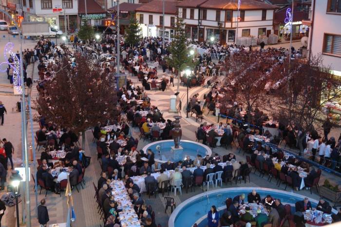 Pazaryeri İlçesinde 4 Bin 500 Kişi İftar Sofrasında Buluştu