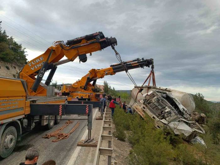 Önceki Gün Şarampole Uçan Beton Mikseri Kurtarıldı