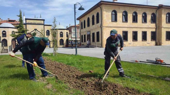 Çorum’da Mezarlıklar Bayrama Hazırlanıyor