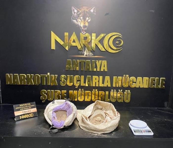 Dedektör Köpek Çaki, Ormanda 8 Kilo 420 Gram Uyuşturucu Buldu