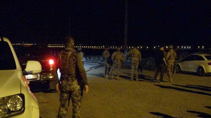 Polise Silahlı Saldırıda Bulunan Şahsın Örgüt Üyeliğinden Arandığı Ortaya Çıktı