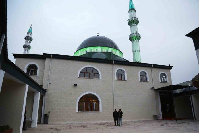Yeşilpınar Merkez Camii Kadir Gecesi’nde İbadete Açıldı
