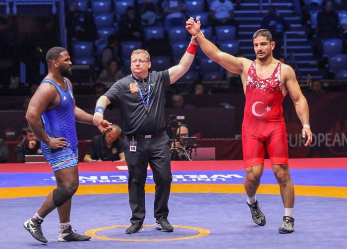 Taha Akgül Ve Feyzullah Aktürk, Avrupa Güreş Şampiyonası’nda Finalde