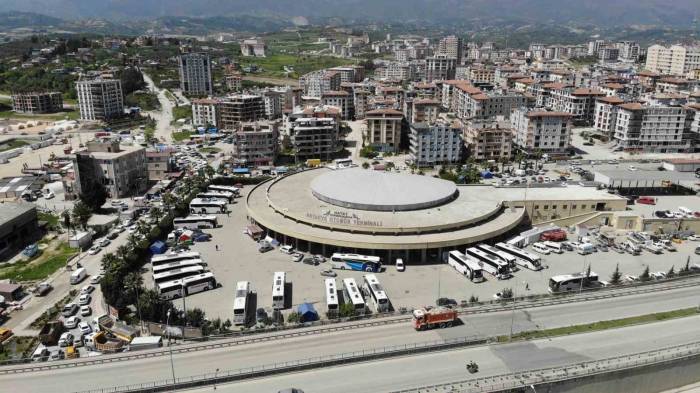 Yıkıkların Arasında Bayram Yolculuğu