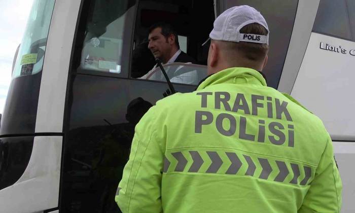 43 İlin Geçiş Güzergahında Bayram Öncesi Denetim: Araçlar Tek Tek Durduruldu