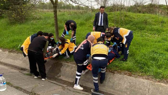Kamyon Kırmızı Işıkta Duran Araca Çarptı: 2 Yaralı