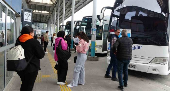 Kütahya Otogarı’nda Bayram Hareketliliği