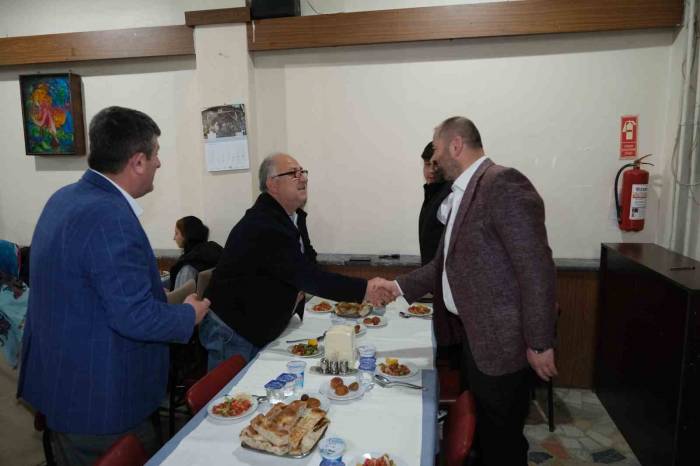 Orhaneli Belediye Başkanı Aykurt Depremzedeler İle Kadir Gecesinde İftar Sofrasında Buluştu