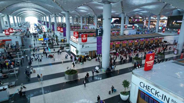 İstanbul Havalimanı’nda Bayram Yoğunluğu