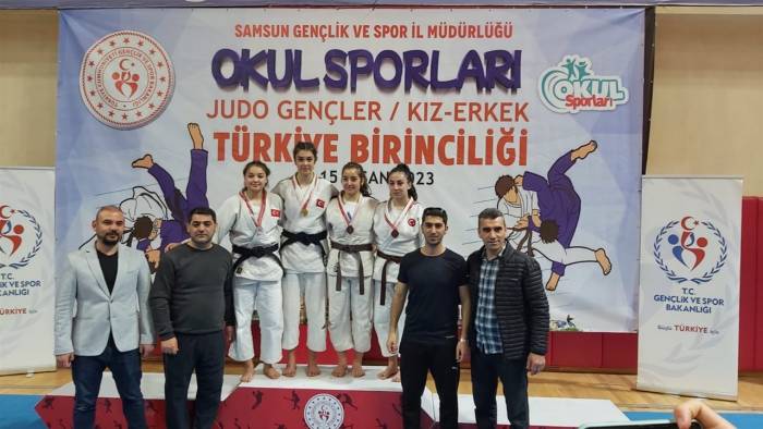 Sivaslı Judoculardan Madalyalarla Döndü