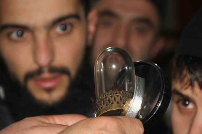 Zara’da Ziyarete Açılan Sakal-ı Şerif’e Yoğun İlgi