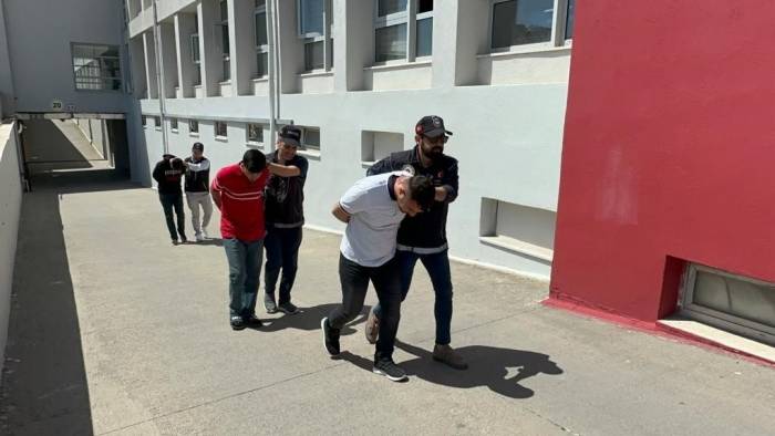 Kitap Sayfaları İle Sigara Paketinde Uyuşturucu Ele Geçirildi: 2 Tutuklama