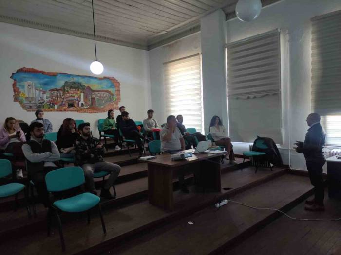 Adak-sar Ekibine Orman Gönüllüleri Sertifikası Verildi