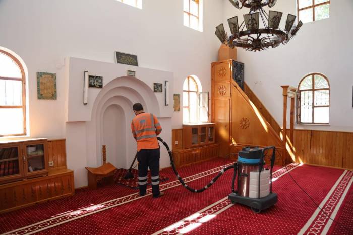 Aksaray’da Camiler Bayram Namazına Hazırlanıyor