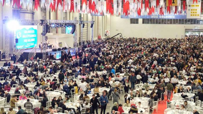 11 İlden Gelen Depremzedeler Büyük Halk İftarı’nda Buluştu
