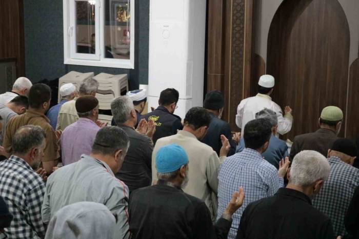 Konteyner Kentte Ramazan Ayının Son Teravih Namazı