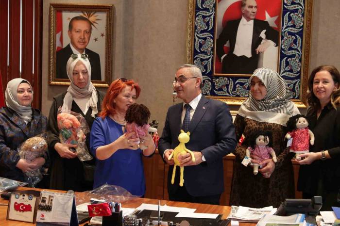 Depremzede Çocukların Bayram Hediyesi Kütahya’dan