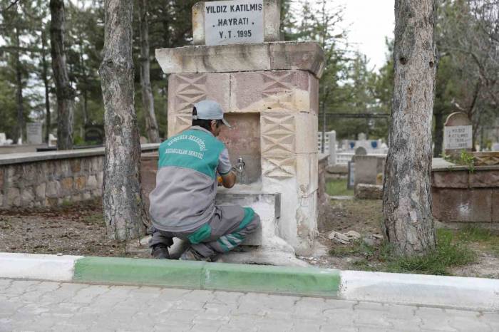 Mezarlıklarda Bayram Mesaisi