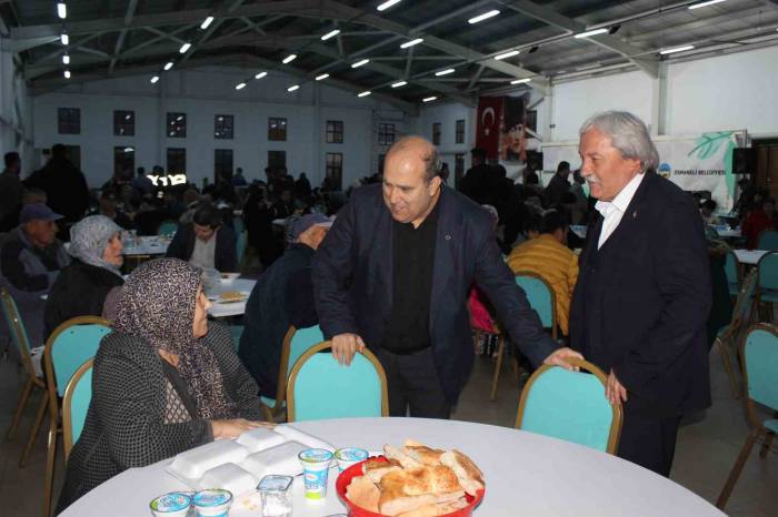 Kaymakamı Ünal Ve Başkan Şahin, Depremzede Aileler İle İftar Yemeğinde Buluştu
